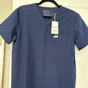 FIGS Men's Short Sleeve V-Neck Top in Navy Blue